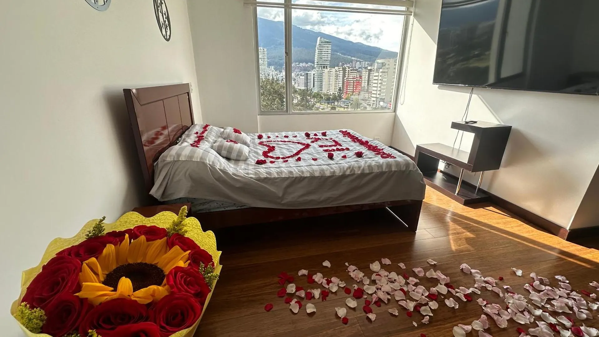 Five Stars Suites - Quito Park 0*,  Ecuador