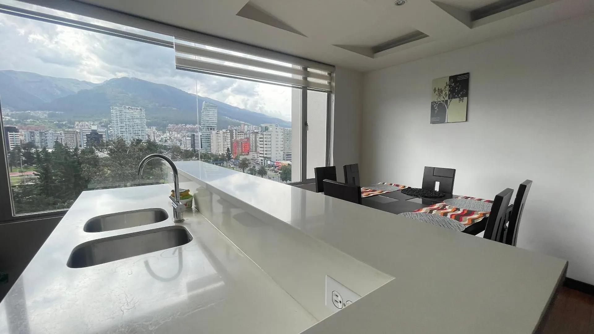 Five Stars Suites - Quito Park 0*,  Ecuador