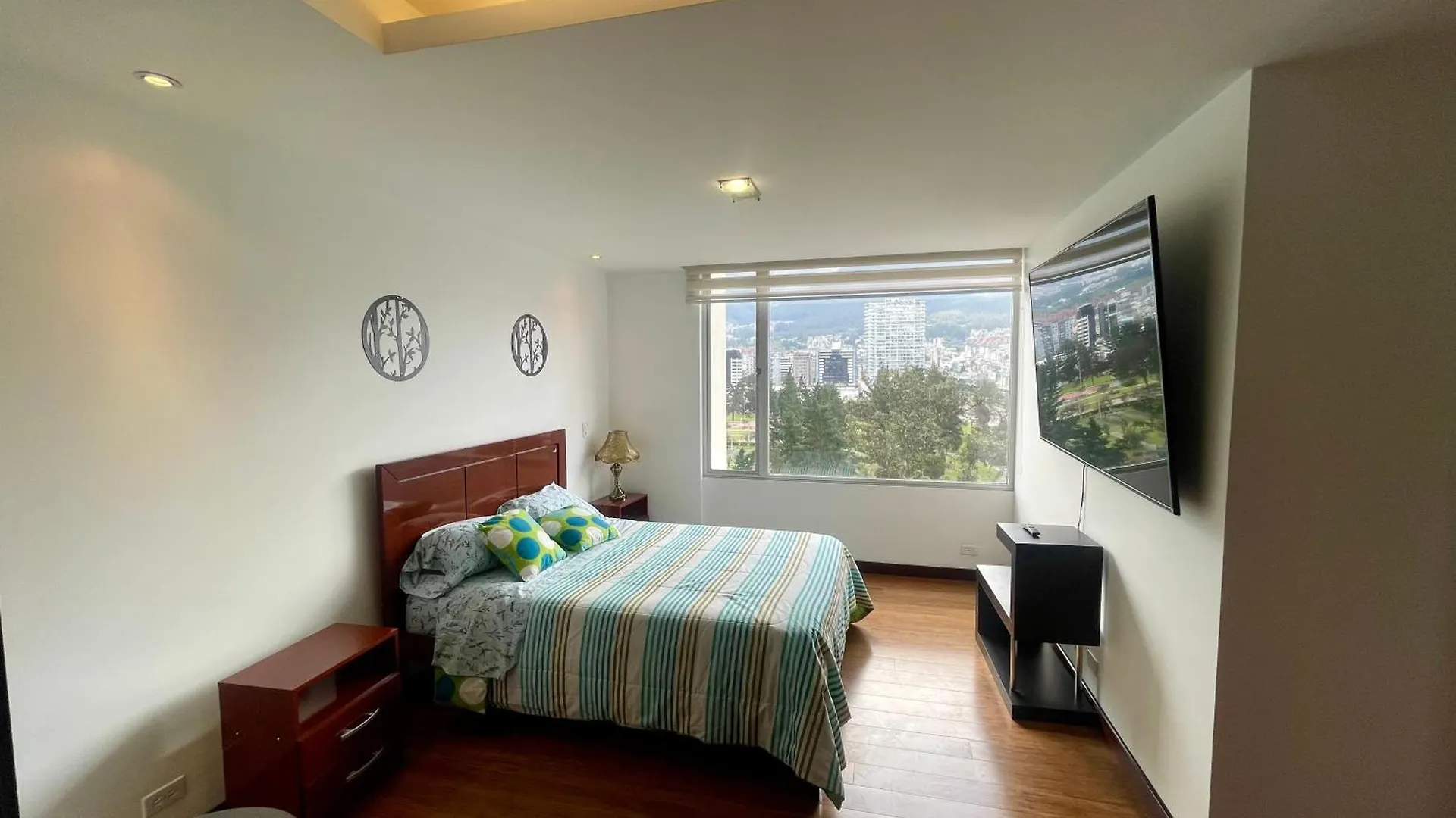 Five Stars Suites - Quito Park Apartamento