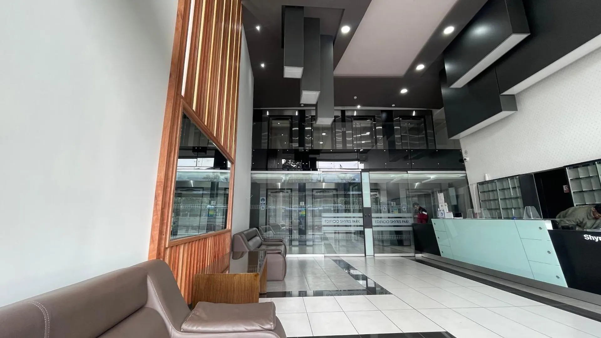 Five Stars Suites - Quito Park Apartamento